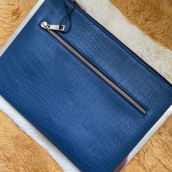 Atmosphere wristlet - Picture 1 of 5